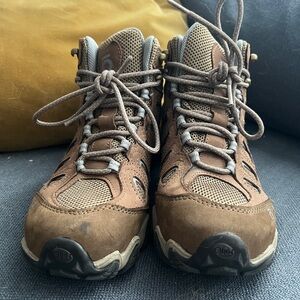 Oboz Footwear Sawtooth II Mid Brown Hiking Boots size 8 WIDE